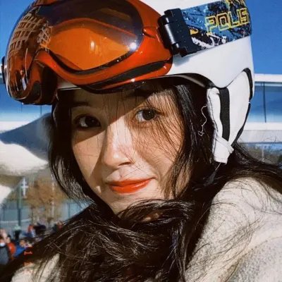 黑衣女孩